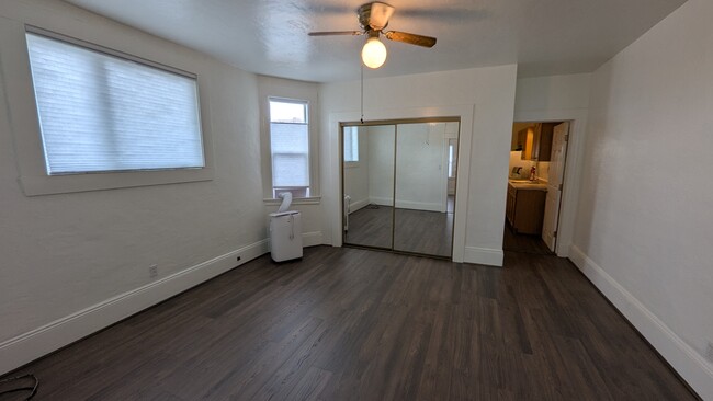 Building Photo - 1542 6th St