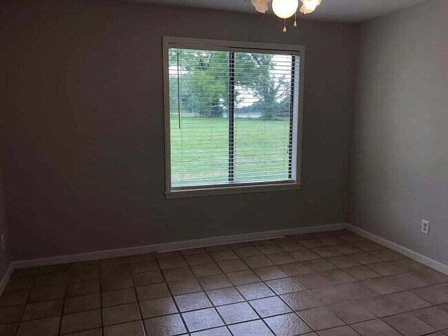Building Photo - 634 Kettle Creek Dr