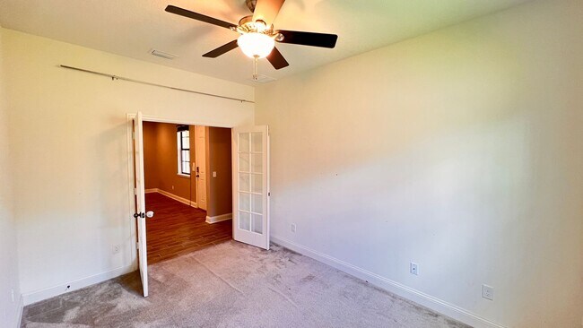 Building Photo - 180 Tuscany Bend St