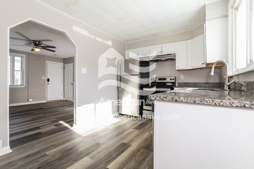 Building Photo - 1663 Hudepohl Ln