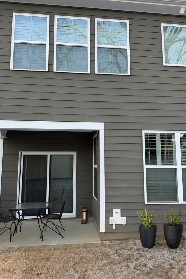 Building Photo - 850 New Derby Ln