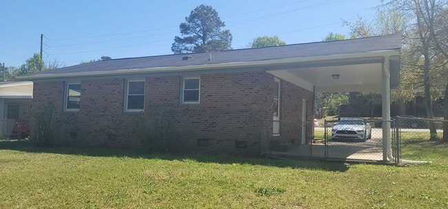 Building Photo - Newly Remodeled Brick Home.