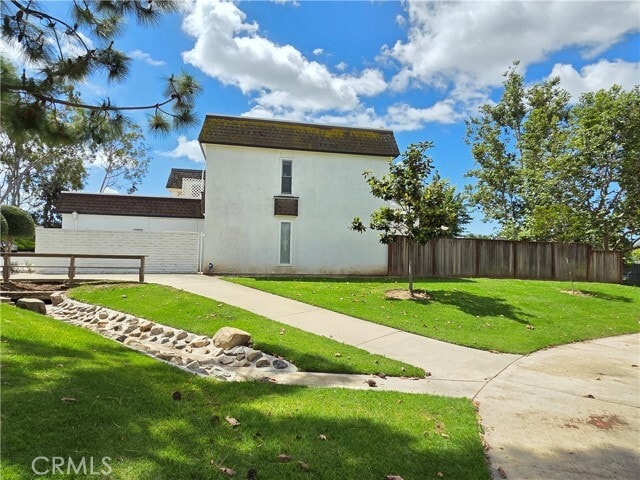 Building Photo - 20 Senisa