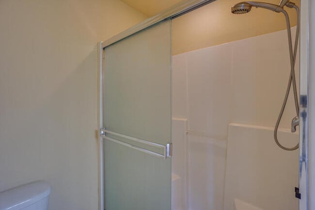 Building Photo - BEAUTIFUL THREE BEDROOM HOME IN FELIDA