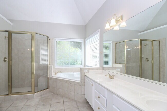 Building Photo - 35 Goldfinch Dr