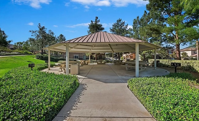 Building Photo - 10960 Knoxville Way