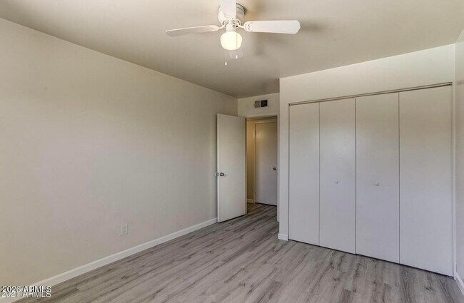 Building Photo - 40 E Fairmont Dr