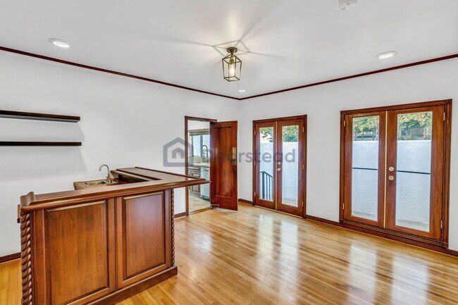 Building Photo - 603 S Mansfield Ave