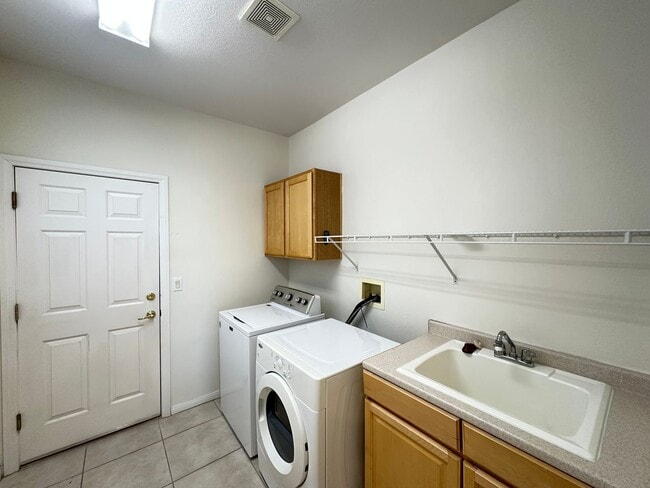 Building Photo - CHEYENNE HUALAPAI-UNIT 4A