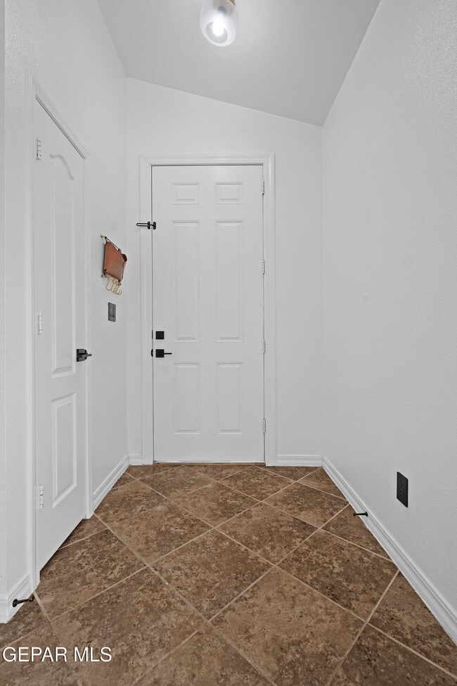 Building Photo - 14696 Jesus Almeida