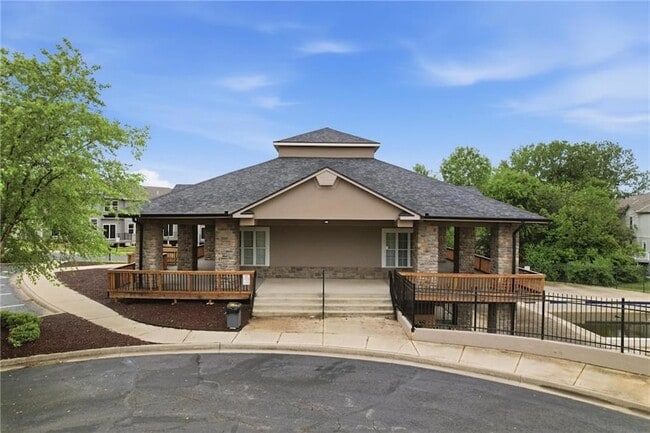 Building Photo - 10337 Parkview Ave