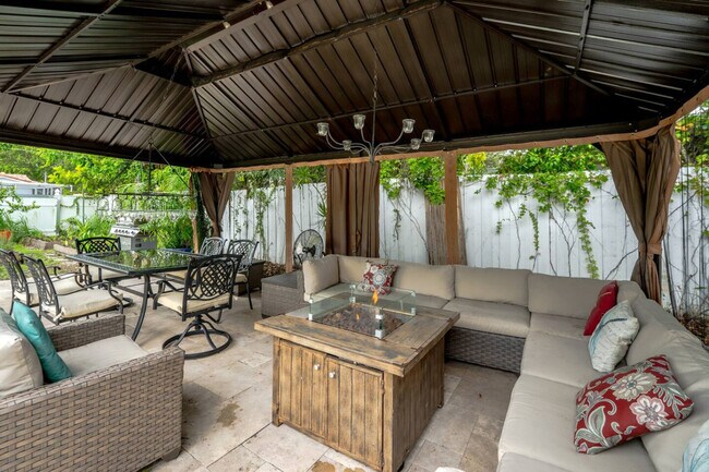 Building Photo - 4017 Monroe St