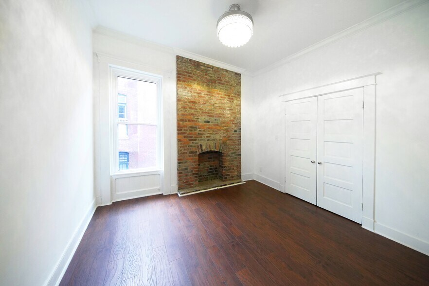 Building Photo - 112 W Ormsby Ave