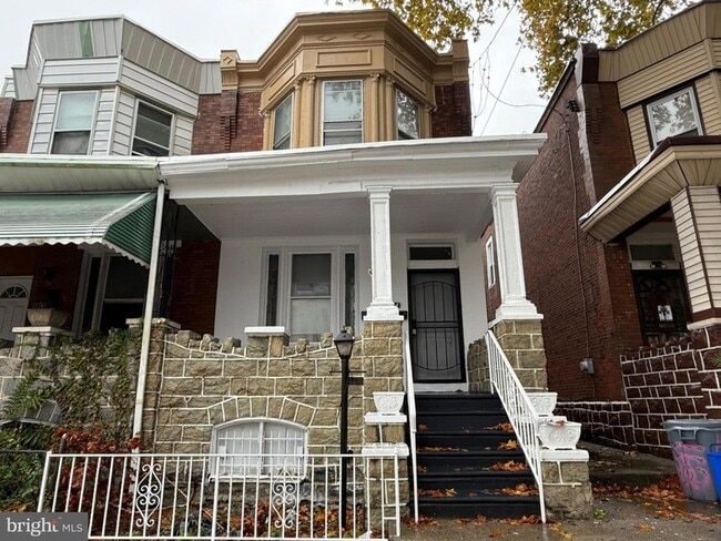 Building Photo - 114 S 58th St