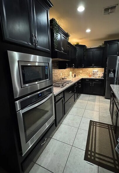 Building Photo - 7031 W Knox Rd