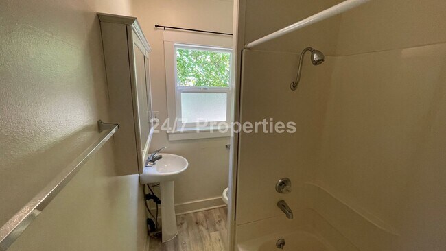 Building Photo - Nostalgic 2 BD | 2 BA House w/ Large Backy...