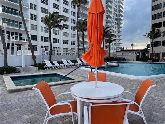 Building Photo - 3800 Galt Ocean Dr
