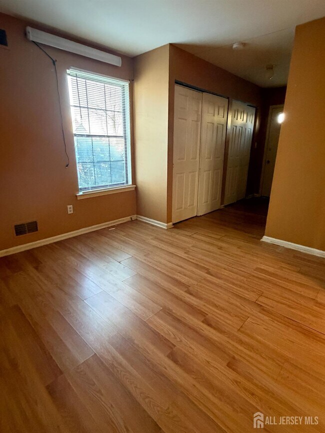 Building Photo - 1202 Woodbridge Commons Way