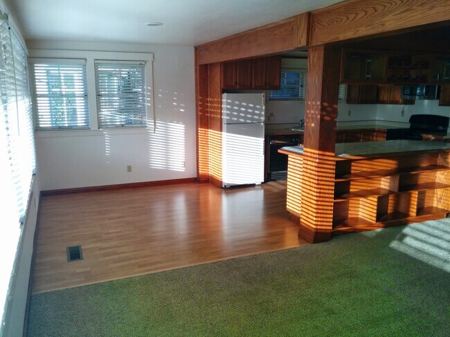 Building Photo - 1221 Escobar St