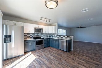 Building Photo - 1705 Willow Way