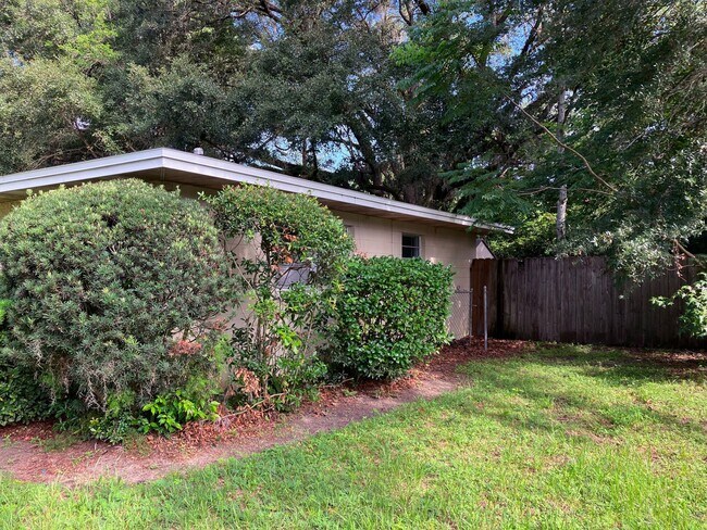 Building Photo - Lovely 3 Bedroom Home in Northwood - Fenced-in Yard