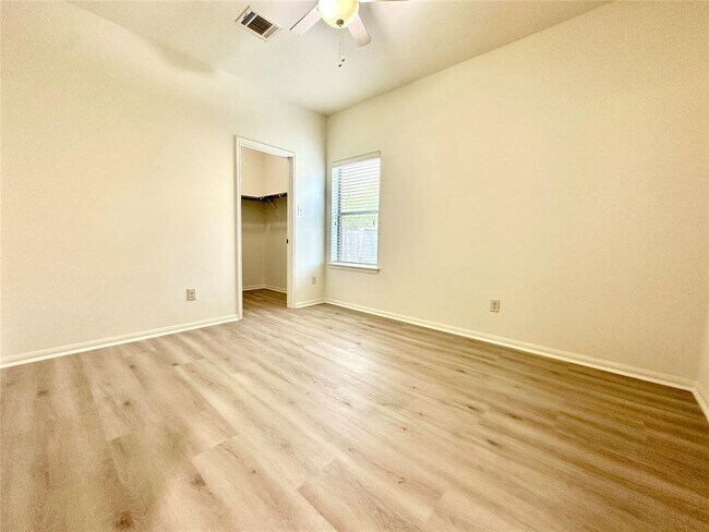 Building Photo - 2026 Bloommist Ct