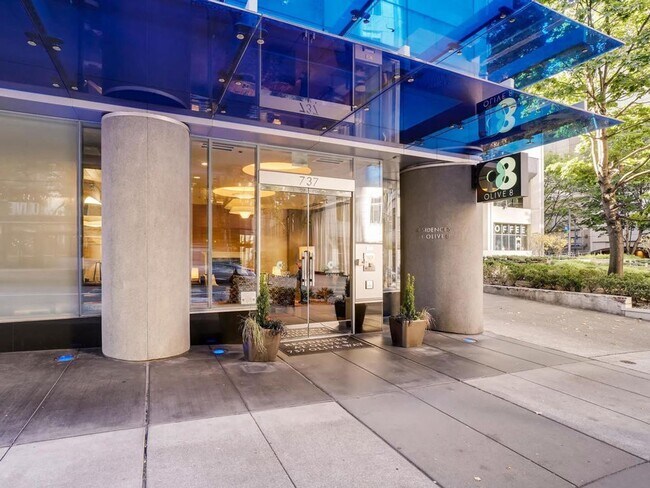 Building Photo - 25th West facing luxury unit located top of Hyatt Hotel!