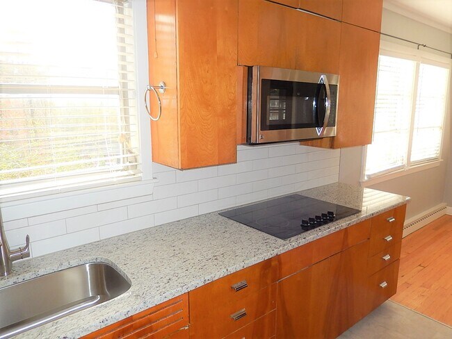 Building Photo - 106 Byron Pl