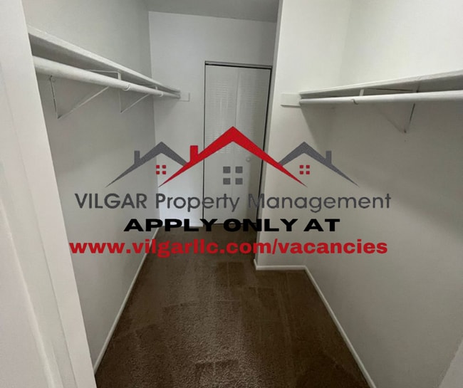 Building Photo - Spacious 3 Bed / 1.5 Bath Town-Home in Mer...