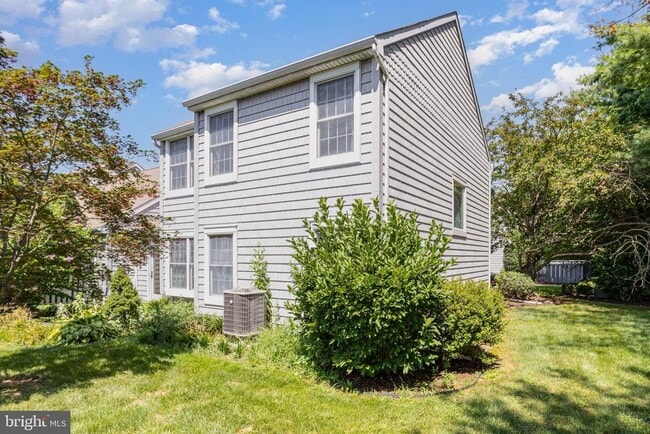 Building Photo - 224 Crescent Dr