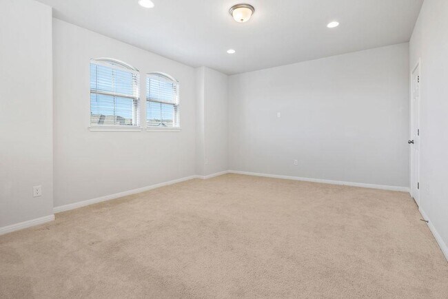 Building Photo - 213 Mayney Ln.