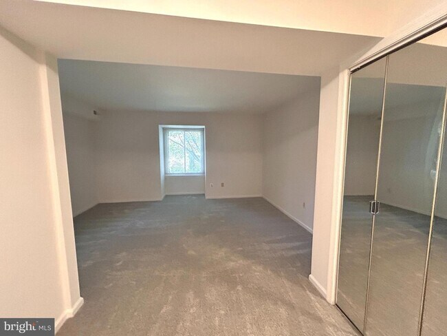 Building Photo - 1705 Mountainview Dr
