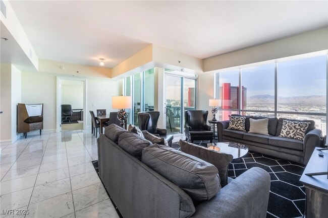 Building Photo - 2700 S Las Vegas Blvd