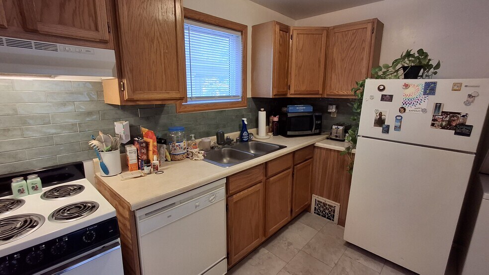 Building Photo - 1339 Vermont St