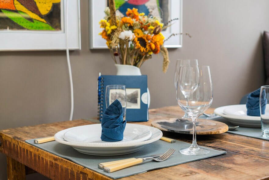 Building Photo - 107 W Columbia Ave