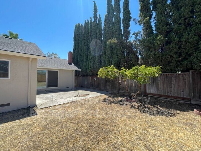 Building Photo - 5835 Halleck Dr