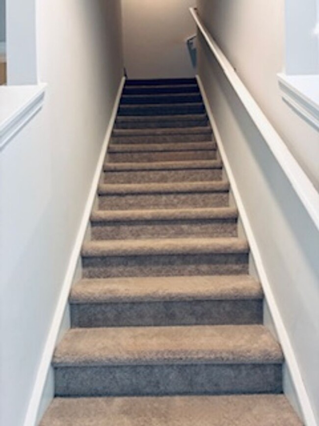 Building Photo - New 3 Bed/ 2.5 Bath Townhome Off Central A...