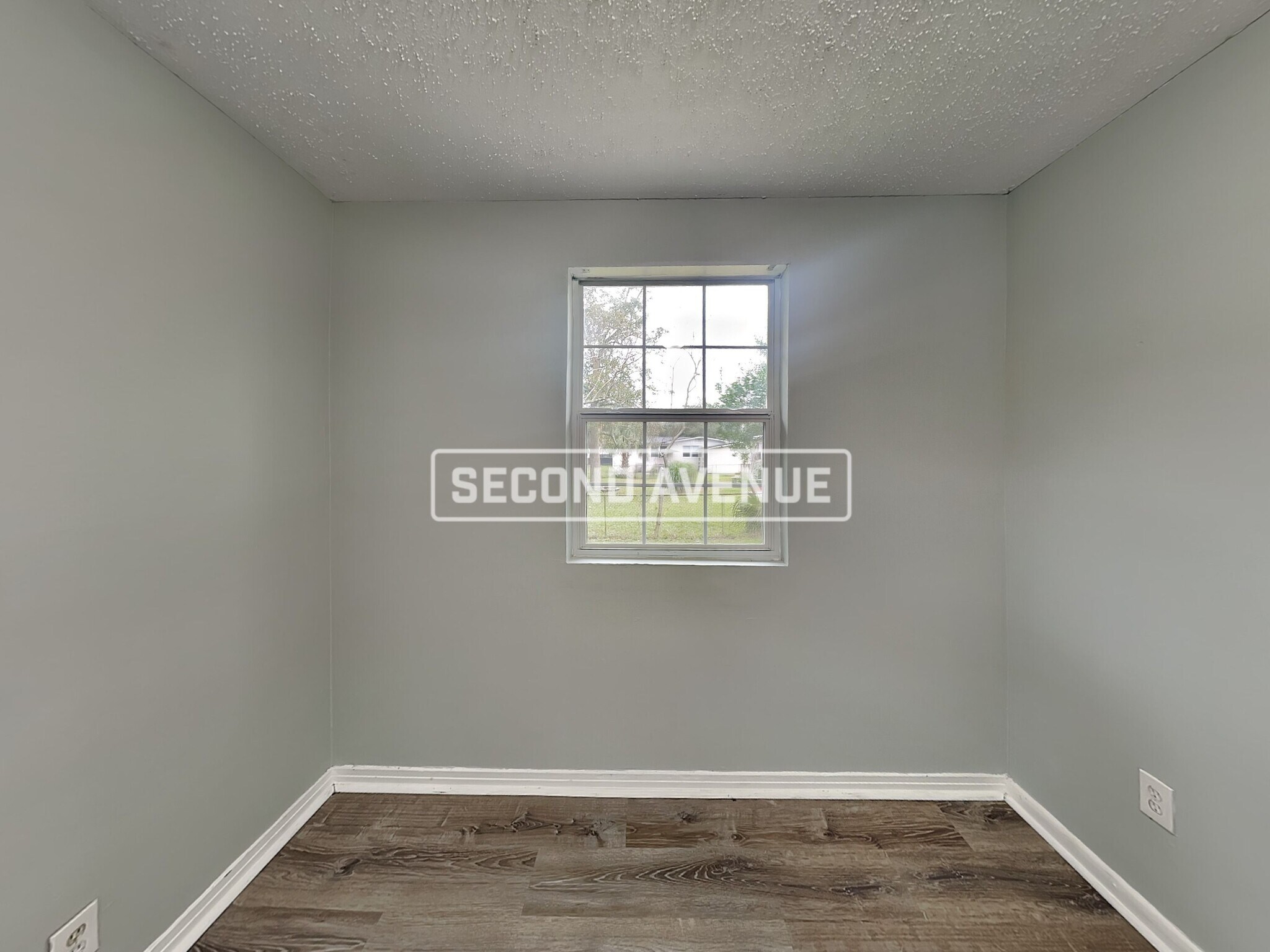 Building Photo - 7333 Roslyn Rd