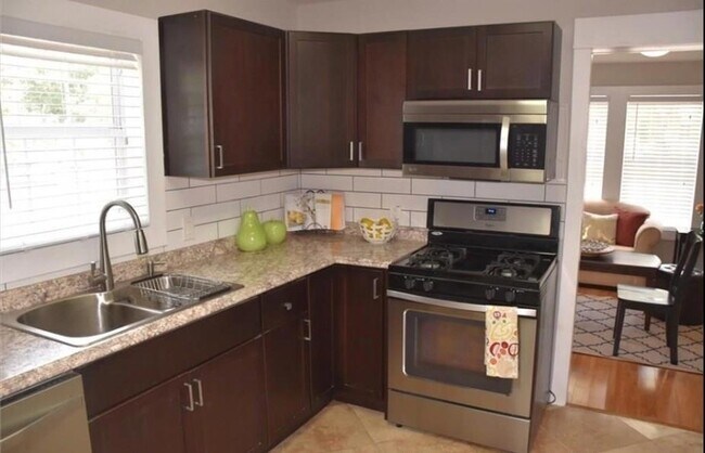 Building Photo - 305 W 55th St