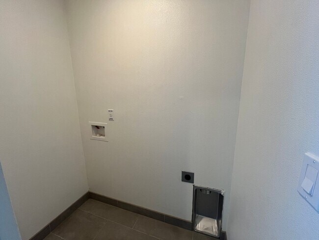 Building Photo - ADS1203