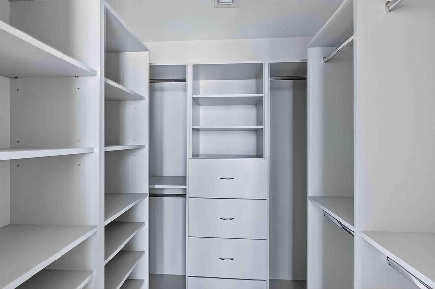 Building Photo - 88 SW 7th St