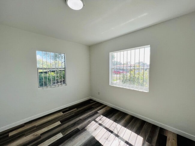 Building Photo - Fabulous Renovation! Gorgeous Three Bedroom and One Bath Home!