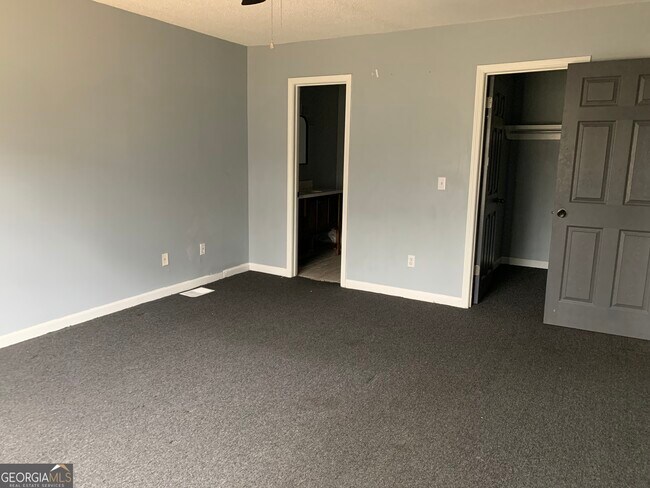 Building Photo - 95 Willowick Dr