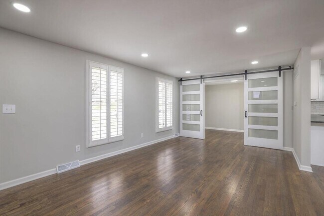 Building Photo - 10530 W 92nd Pl