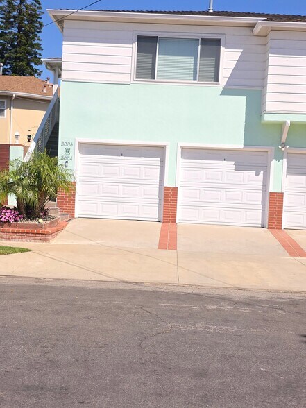 Building Photo - 3004 Kelton Ave