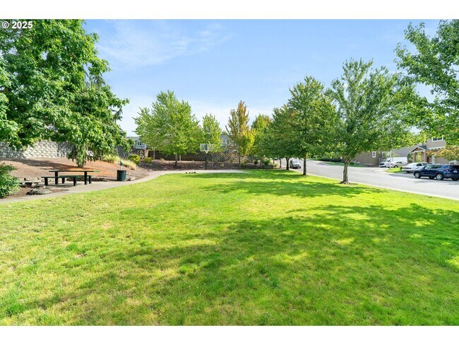 Building Photo - Beautiful 4 Bed, 3 Bath Canby Home for Rent