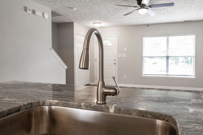 Building Photo - Beautiful Durham Townhome For Rent