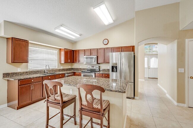 Building Photo - Spacious 3/2 with tranquil setting is waiting for you!