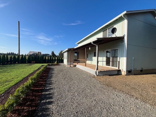 Building Photo - 3 Bedroom 2.5 Bath Dayton OR