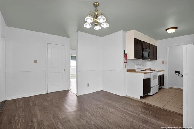 Building Photo - 417 Perth St